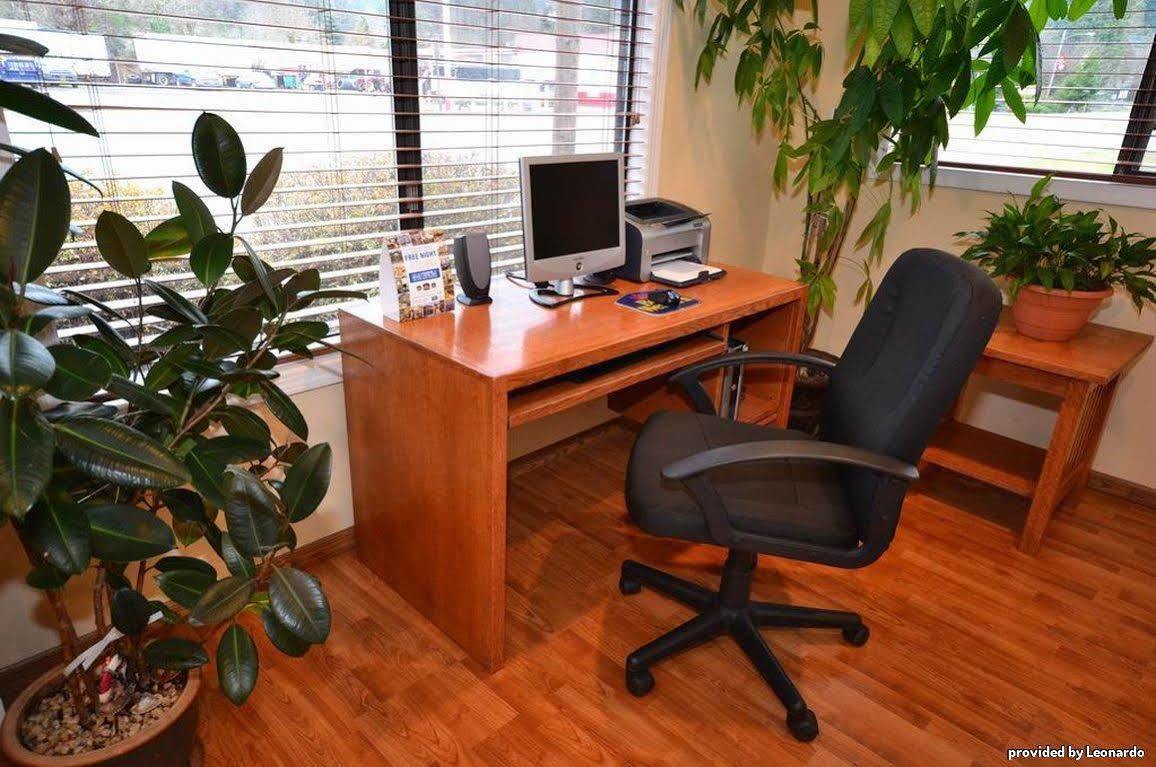 Oakridge Inn & Suites Facilities photo